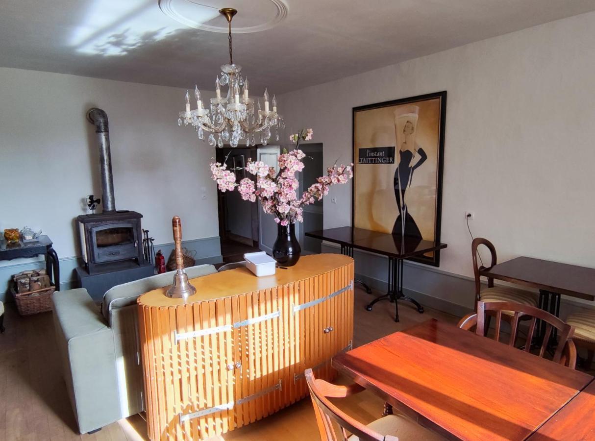 Maison Egalite Melay  Екстериор снимка