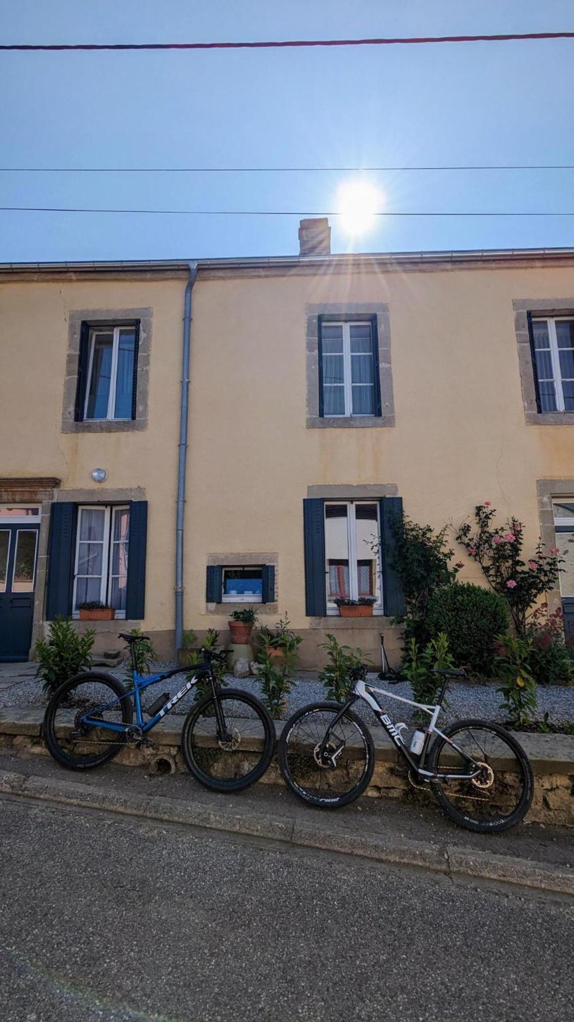 Maison Egalite Melay  Екстериор снимка